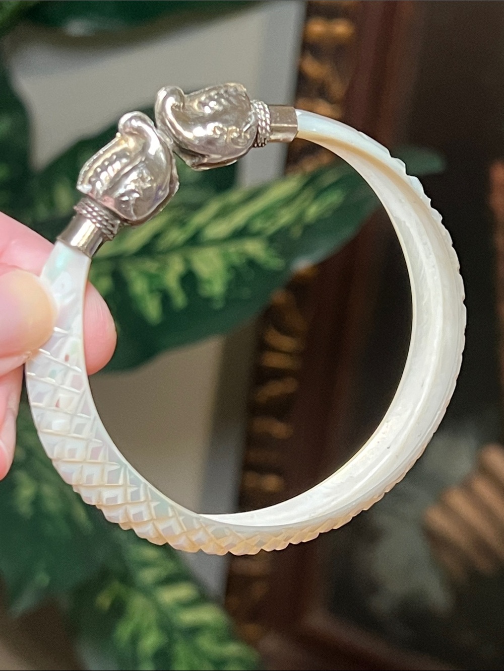 VTG Carved Mother of Pearl Shell Bangle Bracelet Silver Plated Elephant Heads